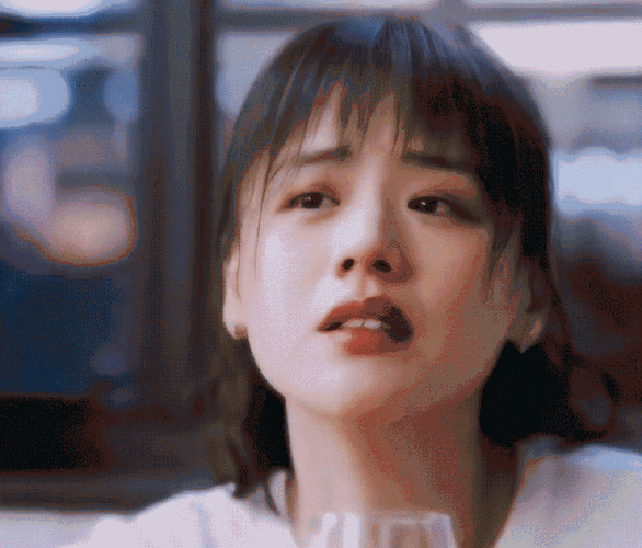 我发现马思纯是个很神奇的人,不管她年龄多大,身上总有青春的疼痛感