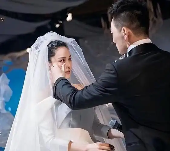 张馨予的"人间清醒",和她坚持嫁何捷当军嫂的真正原因