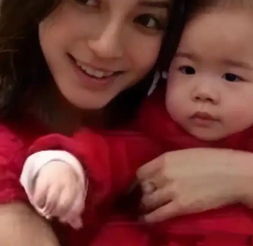 杨颖儿子正脸被曝光,当看清小海绵长相后,才明白她为何不愿公开 杨颖