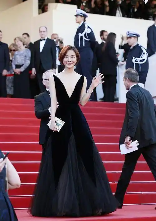 明星走红毯经典照片,王珞丹一片坦荡白百何凹凸有致_赵丽颖_评论_都能