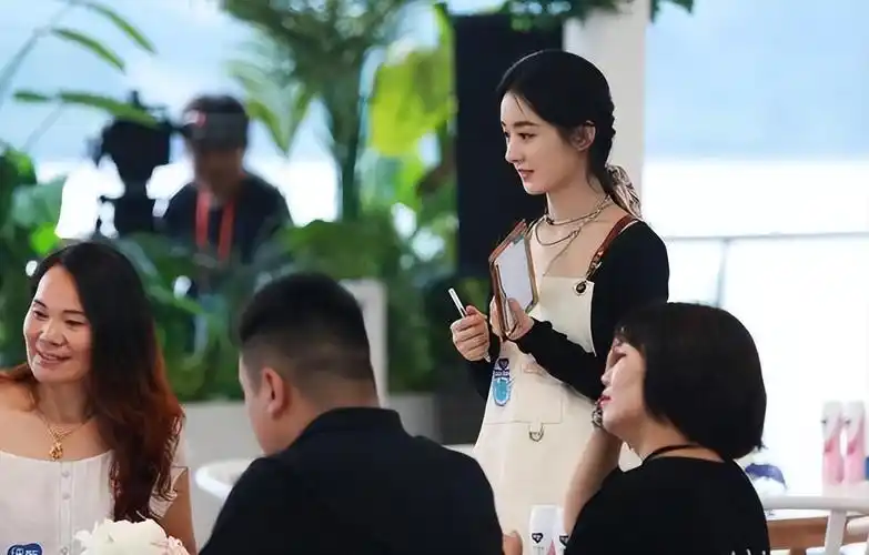 冯绍峰采访时透露赵丽颖结婚另有目的,网友:真相了_巨课网创