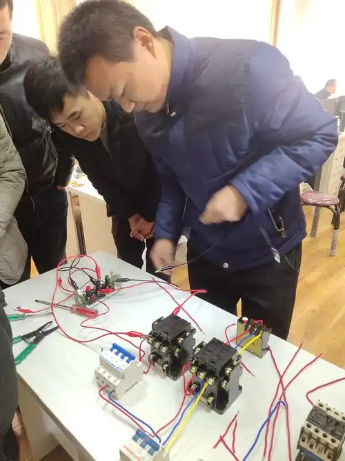 胜西职业培训学校技能提升电工培训第四期