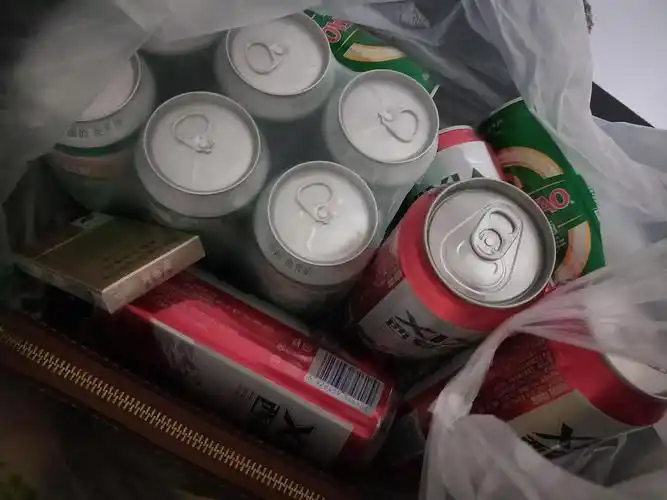 不知从什么时候开始喝酒变一个人的事了