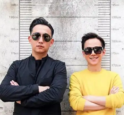 图黄磊微博晒与何炅身高对比照片揭秘何老师的真实身高是多少