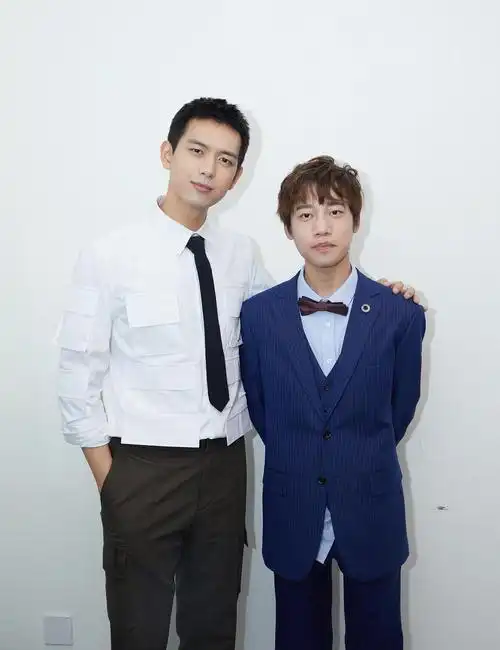 来看hero与韩商言的合照男明星2