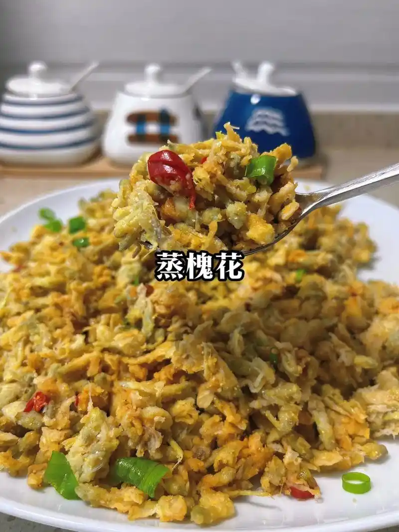 又是一年槐花季,每年都不会错过的蒸槐花,做法简单,像我这样蒸 - 抖音