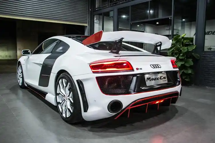 广州小伙案例奥迪r8跑车改装regula包围ak天蝎排气