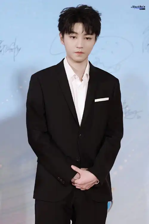 红毯##王俊凯大学生电影节红毯生图#王俊凯大学生电影节红毯,阳光帅气