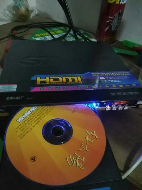 还记得在2000年左右,中国普通的家庭买彩电都会附带买dvd机或vcd机