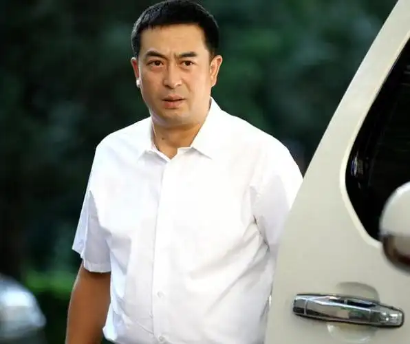 在8月13日,有关张嘉译婚变的消息登上了热搜,这不禁让大家感到非常的