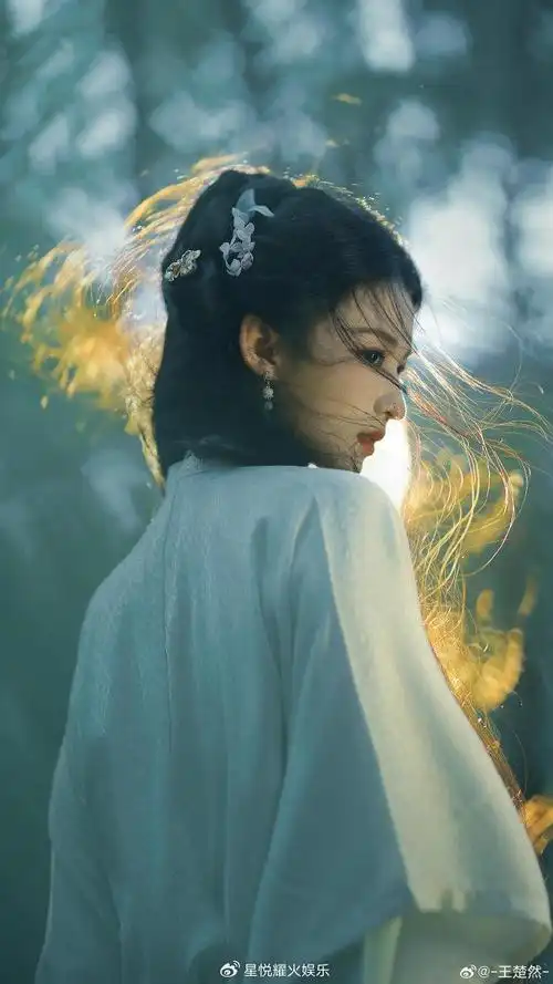 【王楚然古风大片曝光:侠女英姿,冷毅飒爽,仙侠风范尽显】