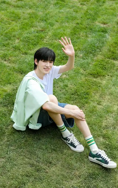 宋亚轩告别八月plog#宋亚轩晒绿色系plog告别八月96是清新鲜活敌