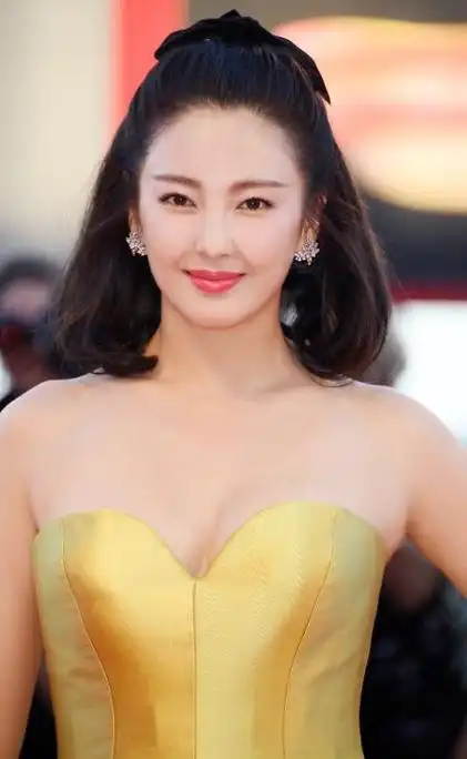 身材性感引无数关注,演技与歌舞,让张雨绮真正成为璀璨明珠