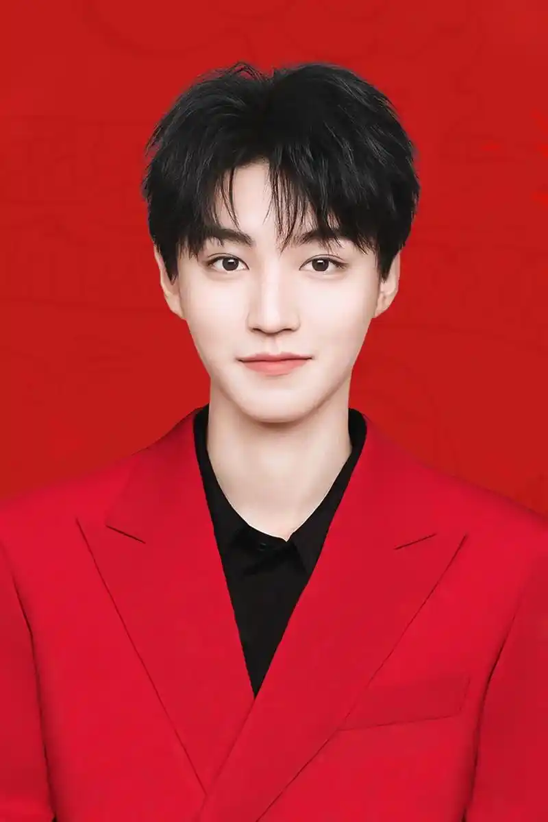 愿称王俊凯为证件照之神 #王俊凯 #红底证件照片 - 抖音