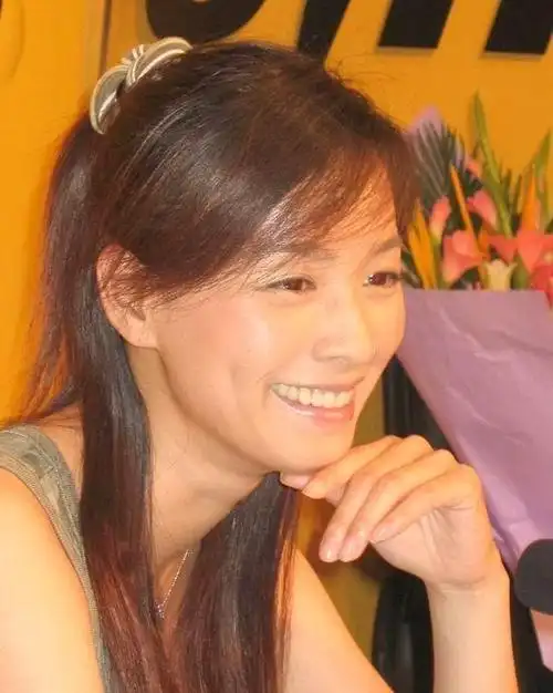 善恶终有报!曾"豪掷"17亿买楼的张庭,活成了一个"笑话"?