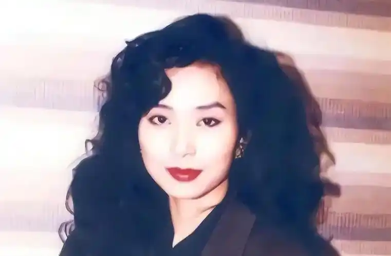 邝美云从贫民窟女孩到香港女富豪她说女人的贵人是自己