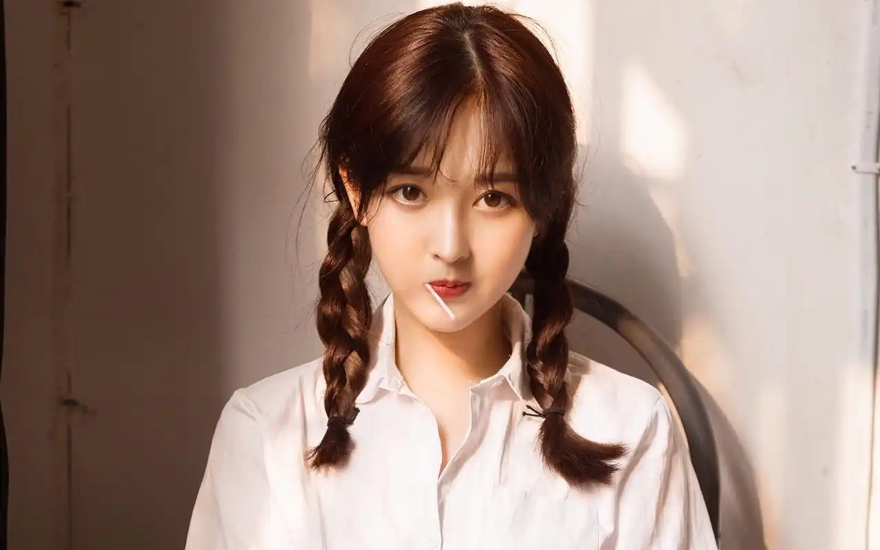 文艺甜美小女生写真图片桌面壁纸