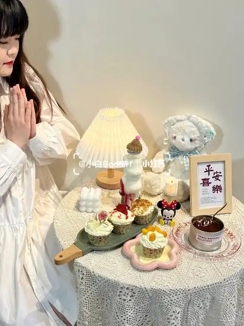 位置在大学生文化广场里面小姐姐人真的很好哦 而且甜品也好吃99巨