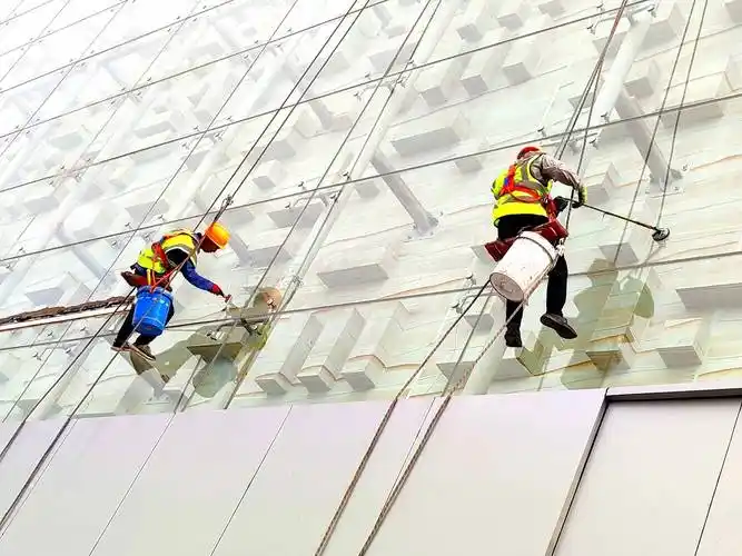 外墙清洗这样的便宜千万别占_专业_施工_高空作业