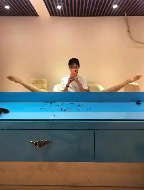 金晨一字马真的好绝 ?