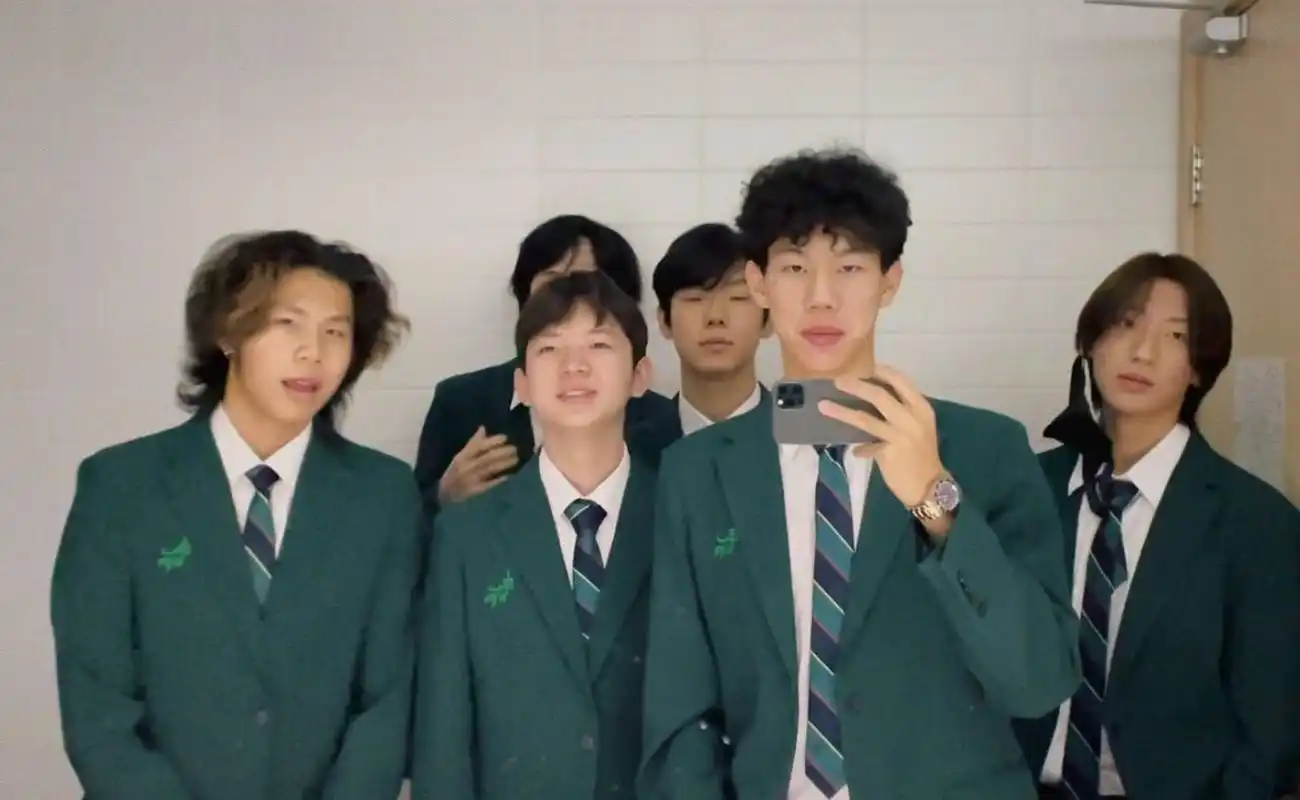 比比谁的校服难看 校服像链家房产