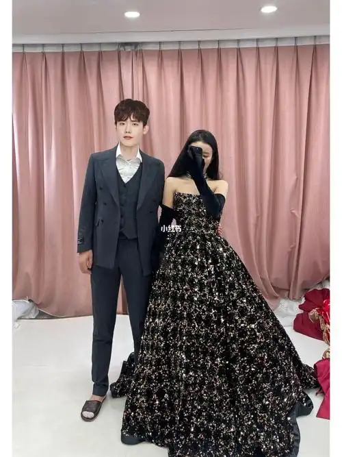 和李钟硕结婚 伴手礼准备什么好各位刘亦菲们#婚纱  #李钟硕  #伴手礼