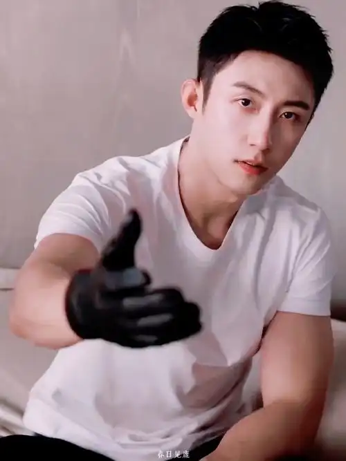 黄景瑜12月3部在播剧##黄景瑜12月好忙