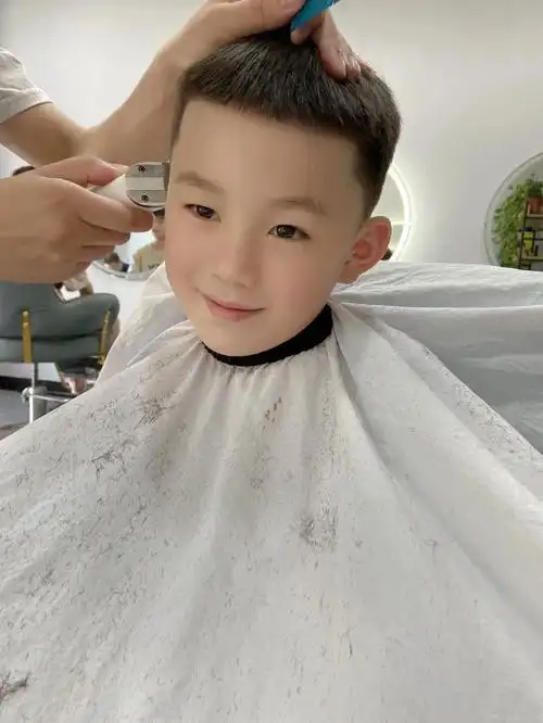 爱出汗的男孩还是适合清爽短发7015#栗子头发型  #男童发型