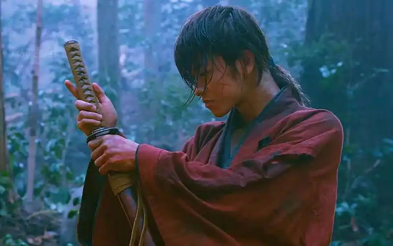 浪客剑心,当我慢慢合刀时,你已经不知不觉跪在了我面前!