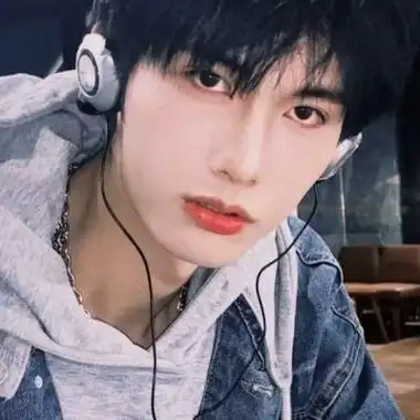 真人的小众男头 日系成熟又很冷酷帅气的高冷男头_男生头像_美头网