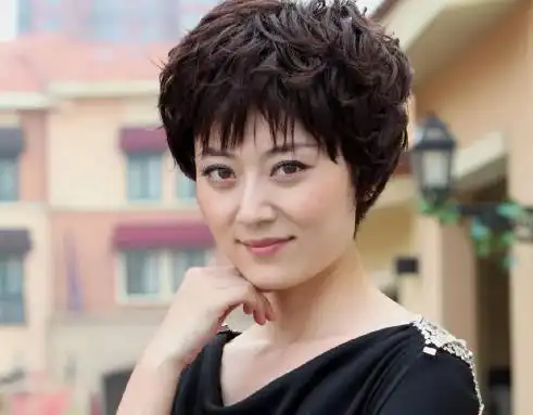 40岁一50岁女最新发型(这4款减龄又显气质)-学习鸟