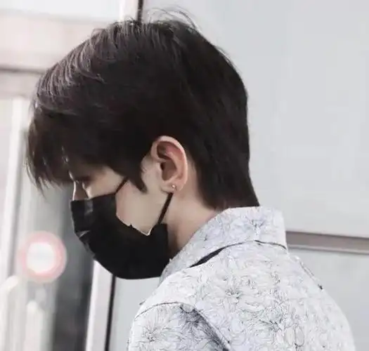 爱豆头像&壁纸:蔡徐坤高清无水印图片