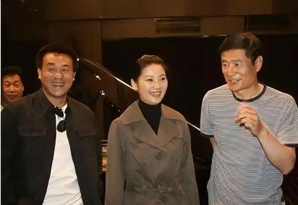 演员何冰:结婚几十年0绯闻,竟然是因为他的妻子