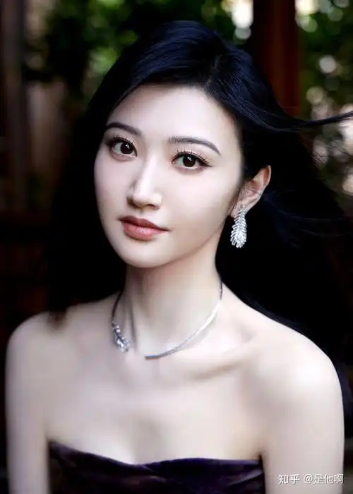 有没有感觉景甜的样子好像和以前不太一样了