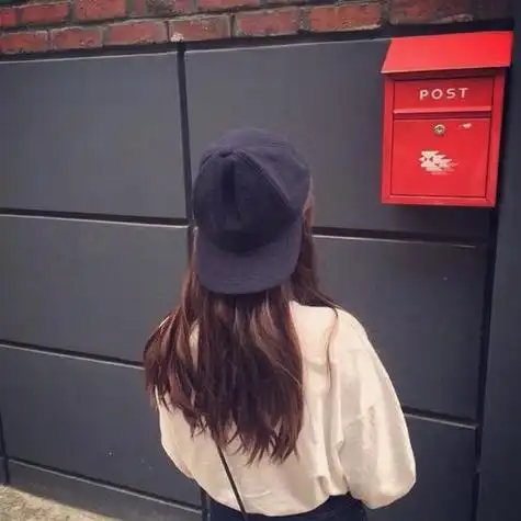 女生头像霸气背影长发戴帽 霸气头像图片大全 -【爱个性】