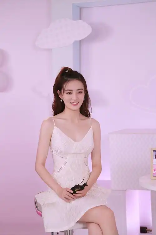 徐璐白裙优雅写真图片46