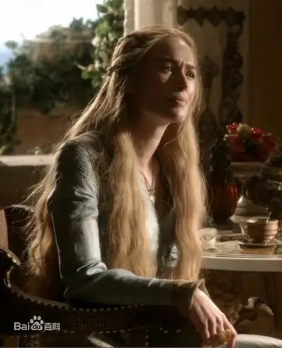 泰温迎娶了堂妹 乔安娜·兰尼斯特(乔安娜是泰温的父亲的弟弟杰森的长