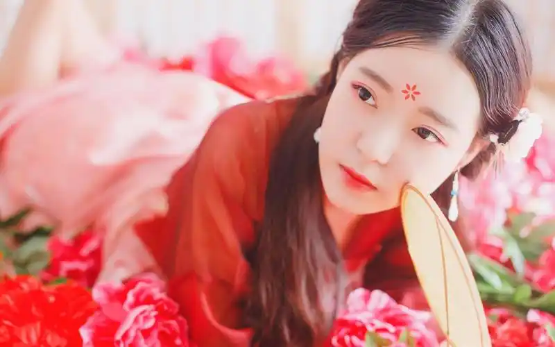 气质美女古风汉服唯美写真高清桌面壁纸