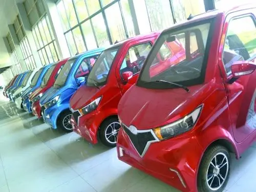 老年代步车时速百公里,上街靠胆大