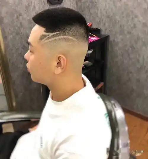 春夏发廊精选帅气男士发型30款