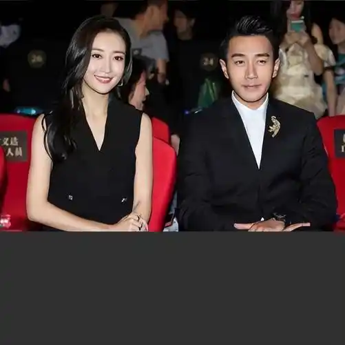 面对舆论的质疑,刘恺威解释称他深夜进入王鸥的房间只是为了讨论即将