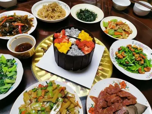 儿子生日当天,准备的一桌大餐.