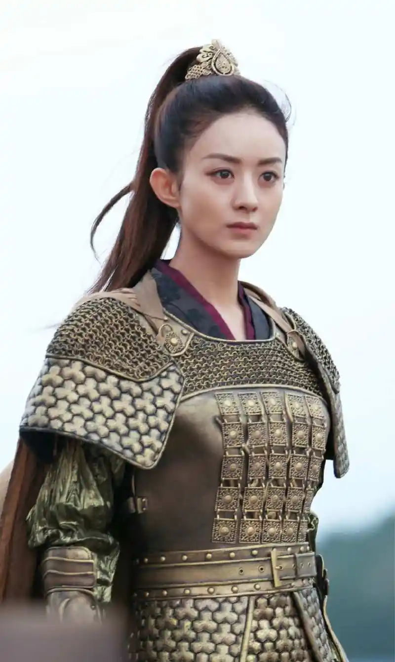 原创巾帼不让须眉杨幂戎装帅气热巴惊艳圆脸的赵丽颖英气十足