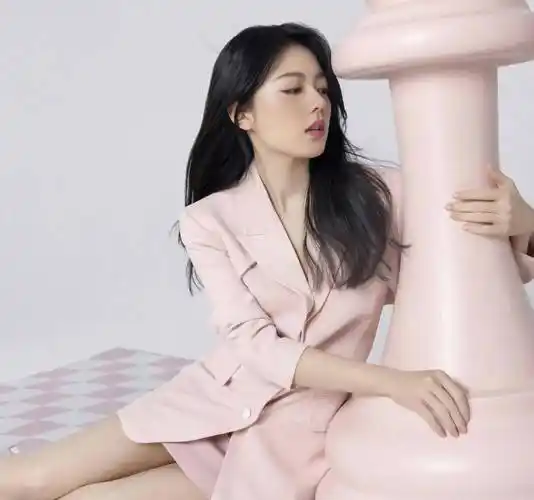 女星赵今麦时尚写真:青春靓丽,清纯美丽