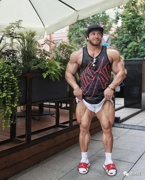 臂围55cm的肌肉奶爸,看完你就知道男人为什么要健身了!