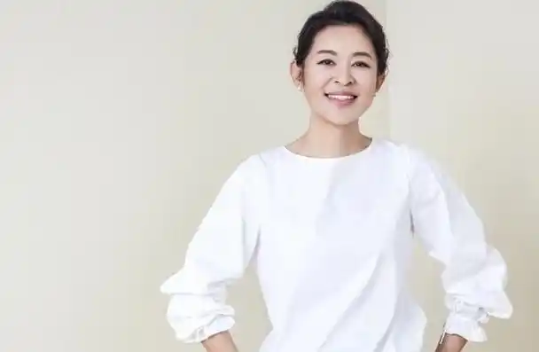 女主持人倪萍1959年2月16日出生于山东省威海市荣成市,今年65岁了.