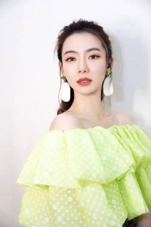 38岁戚薇,满满的熟女味道! - 娱乐资讯(存满娱乐网)