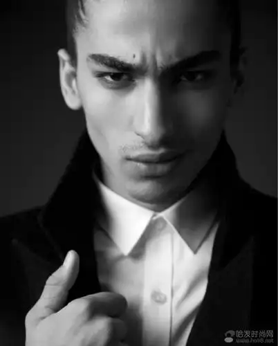 【lin·makeup】岳娇娇老师丨黑白简约style时尚发型专辑_专业教育_哈