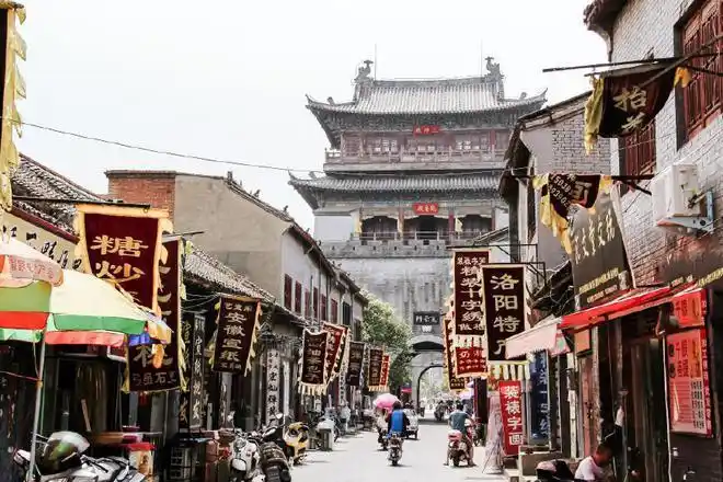 洛阳老街, 三千年历史痕迹, 步入老街像在不同时空中穿梭