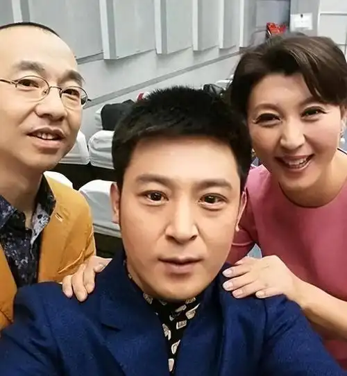 闫学晶仍然坚持嫁给了年长十多岁,已婚有孩子的富商林越